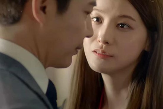 Tôi và bạn thân của vợ lén lút qua lại, lúc cô ấy mang thai, vợ tôi hứa tặng một “món quà” lớn, tôi như ngồi trên đống lửa