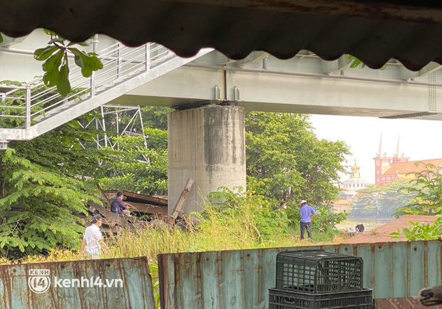 Đang khám nghiệm hiện trường nơi phát hiện thi thể nam sinh mất tích khi vào TP.HCM nhập học-2