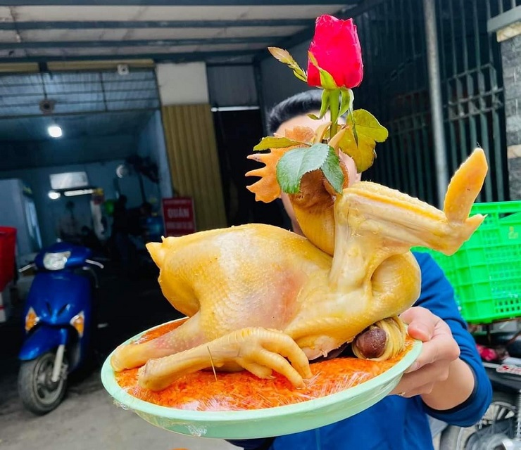 Nửa triệu đồng/con gà, chủ cửa hàng thức thông đêm bán hàng trăm con ngày Rằm tháng Giêng-5