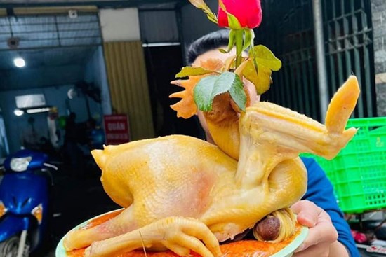 Nửa triệu đồng/con gà, chủ cửa hàng thức thông đêm bán hàng trăm con ngày Rằm tháng Giêng