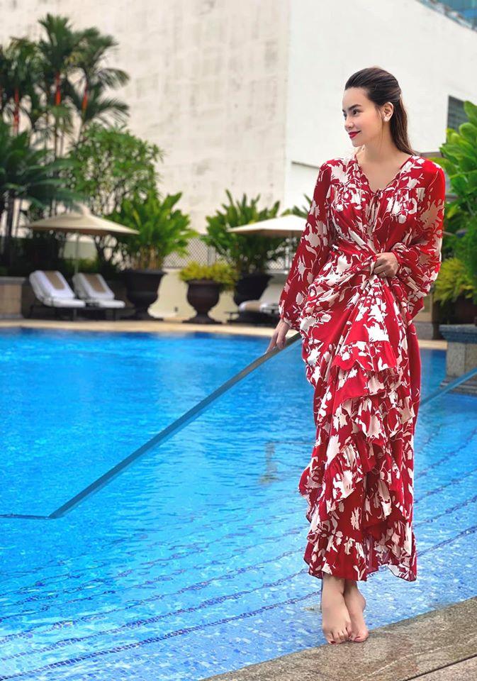 Nào chỉ bikini, Hà Hồ có cả tá váy maxi đi biển bay bổng hết nấc-8