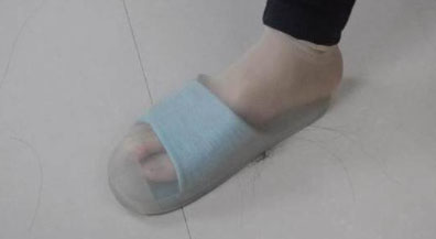 Xỏ tất vào dép đi trong nhà: Chiêu lạ giải quyết được vấn đề của hàng nghìn hộ gia đình.-3