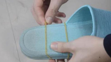 Xỏ tất vào dép đi trong nhà: Chiêu lạ giải quyết được vấn đề của hàng nghìn hộ gia đình.-5