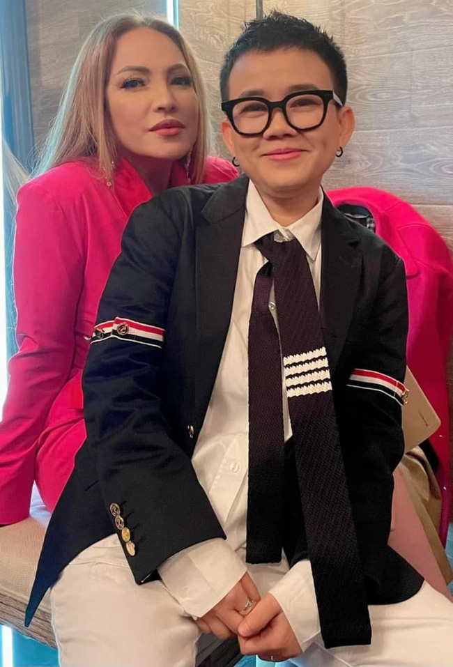 Ca sĩ Thanh Hà - Phương Uyên tuyên bố thành đôi: Phụ nữ thẳng thành cong sau sóng gió vì chỉ phụ nữ mới mang lại hạnh phúc cho nhau?-2