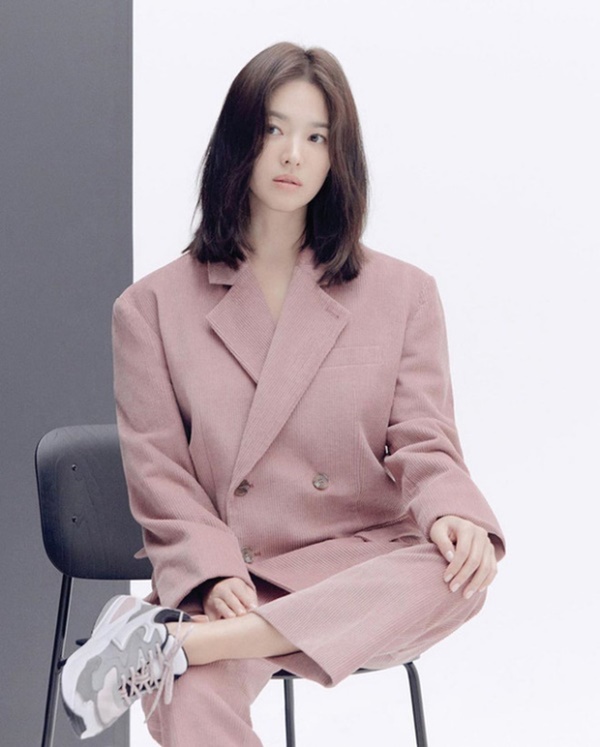 Song Hye Kyo sở hữu cả rổ kiểu tóc ngắn trẻ hóa cực đỉnh, nhưng có một kiểu dừ lắm, chị em xem né gấp-9