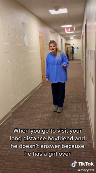 Bí mật về thăm bạn trai khi đang yêu xa, cô gái bất ngờ khi đối phương không dám mở cửa nhà dù có mặt bên trong-1