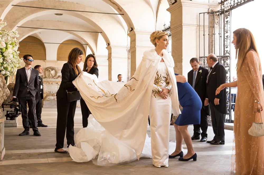 Đám cưới phong cách quý tộc tốn 240 tỷ đồng của cháu tỷ phú dầu mỏ với cô vợ hơn 7 tuổi: Váy cô dâu siêu sang, Công chúa Anh cũng đến dự-8