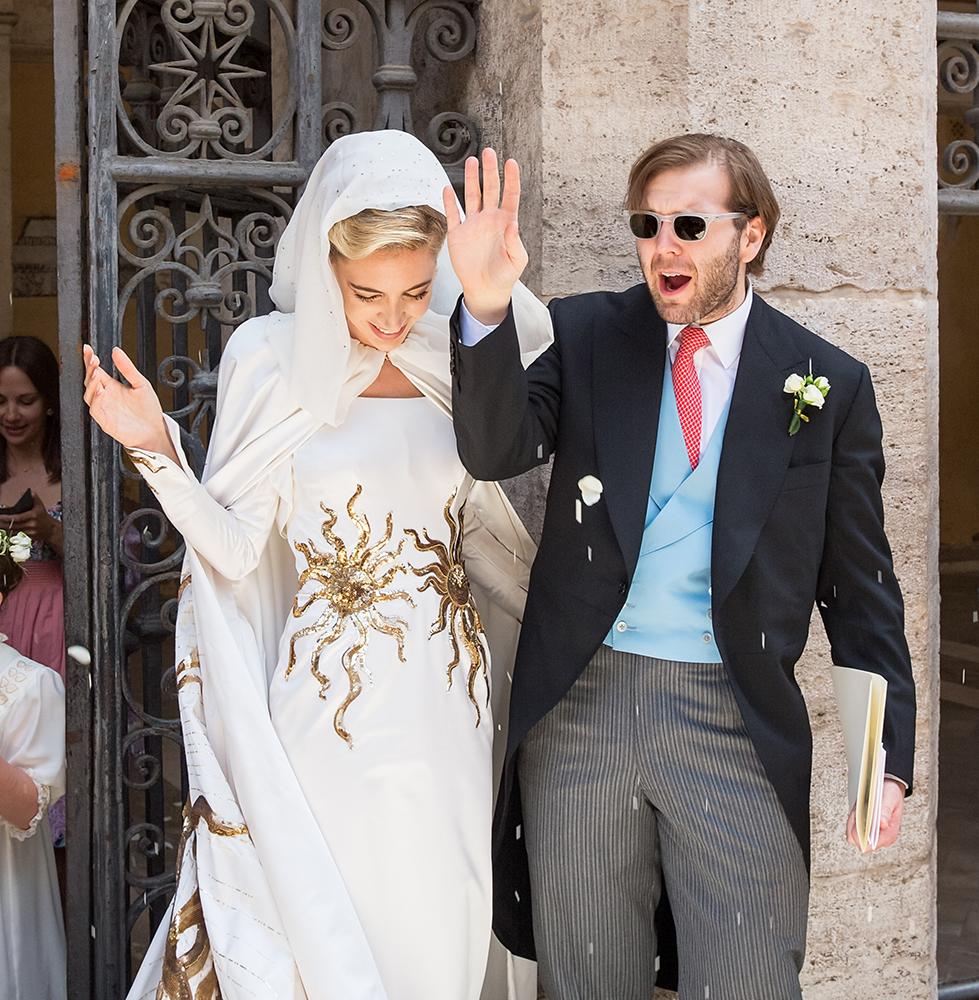Đám cưới phong cách quý tộc tốn 240 tỷ đồng của cháu tỷ phú dầu mỏ với cô vợ hơn 7 tuổi: Váy cô dâu siêu sang, Công chúa Anh cũng đến dự-10