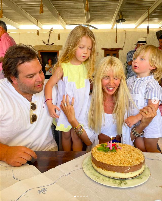 Đám cưới phong cách quý tộc&nbsp;tốn 240 tỷ đồng của cháu tỷ phú dầu mỏ với cô vợ hơn 7 tuổi: Váy cô dâu siêu sang, Công chúa Anh cũng đến dự-17