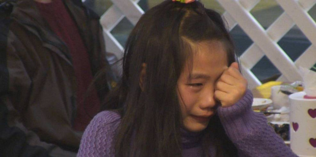 Nữ sinh 8 tuổi đột nhiên lăn ra ngất, cô giáo phải báo gấp gia đình, cha mẹ đến nơi mà không tin nổi cảnh trước mắt-2