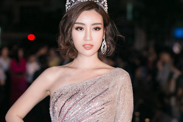 Thiếu gia nhà bầu Hiển cầm trên tay món quà 8/3 khiến hội chị em vừa tò mò vừa hạnh phúc lây”-4