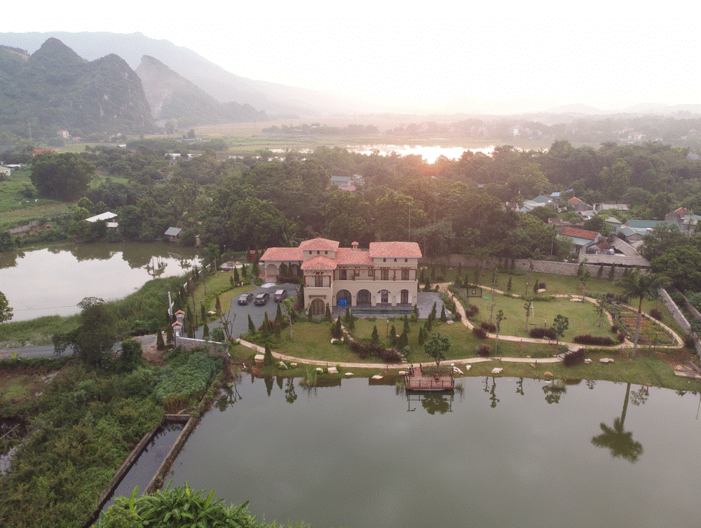 Đại gia Hà Nội xây dinh thự trên mảnh đất rộng ngang 10 sào ruộng, lấy cảm hứng từ phim Bố Già và Vincenzo, chi phí nhạy cảm đến nỗi khó tiết lộ!-1