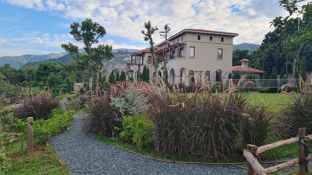 Đại gia Hà Nội xây dinh thự trên mảnh đất rộng ngang 10 sào ruộng, lấy cảm hứng từ phim Bố Già và Vincenzo, chi phí nhạy cảm đến nỗi khó tiết lộ!-7