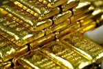 Giá vàng hôm nay 18/2: Mua vàng tích trữ, giá tăng qua ngưỡng 63 triệu-2