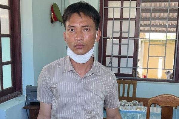 Người dân sát hiện trường bàng hoàng nói về kẻ ném con gái 5 tuổi xuống sông: Bình thường khoảng 7 - 8h tối, ở đây có đông người tập thể dục lắm, nhưng hôm qua không có ai-7