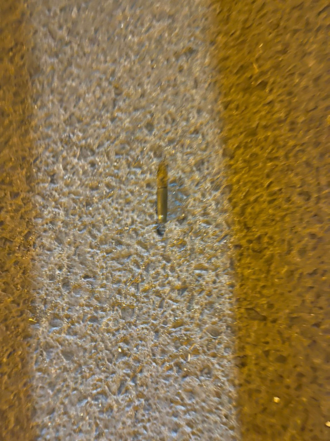 Xe Việt kiều Mỹ bị 2 thanh niên nổ nhiều phát súng ở TP.HCM-2