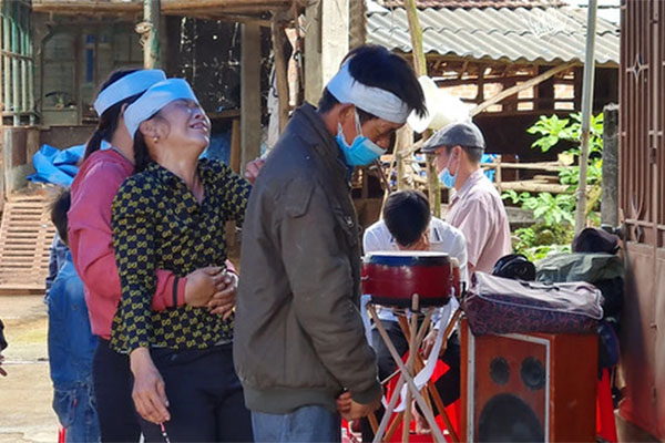 Nam học sinh lớp 9 bị đâm chết ngay trước cổng trường-3