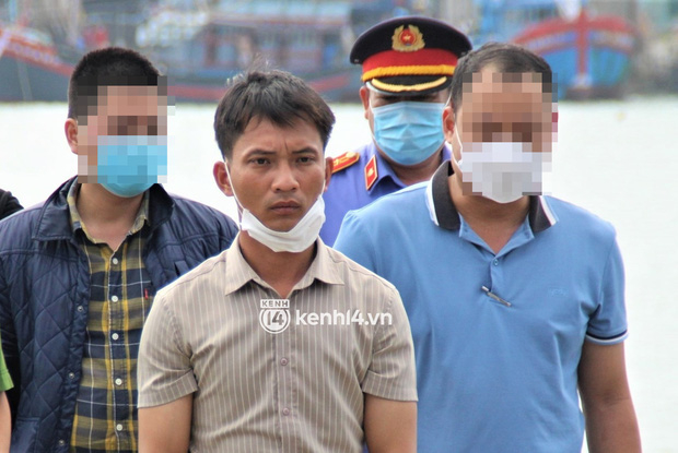 Người dân sát hiện trường bàng hoàng nói về kẻ ném con gái 5 tuổi xuống sông: Bình thường khoảng 7 - 8h tối, ở đây có đông người tập thể dục lắm, nhưng hôm qua không có ai-5