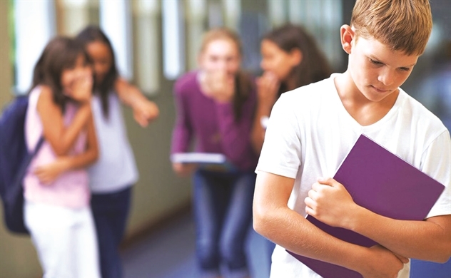 Bị xô ngã, cô bé nghiêm mặt NÓI ĐÚNG 1 CÂU mà bạn học phải rối rít xin lỗi, cô giáo tấm tắc khen: Nhà này quả khéo dạy con!-4