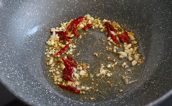 Biết được cách làm đơn giản này, món mực xào hết mùi tanh lại tăng dinh dưỡng, lai rai ngày lạnh quả là hợp cảnh!-3