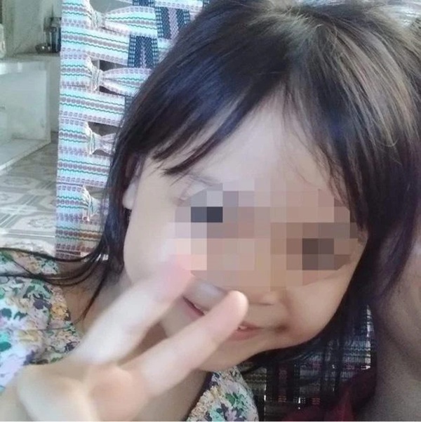 Vụ cha ném con gái xuống sông ở Quảng Nam: Bé vùng vẫy cầu cứu nhưng vẫn bị cha bế đi, bà ngoại can ngăn thì bị đạp ngã-2