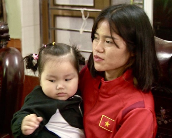 Nữ tuyển thủ Việt Nam sau 8 tháng xa cách, quay về con gái gọi bằng chị, nhận được nhiều chia sẻ đồng cảm từ các mẹ bỉm sữa-2