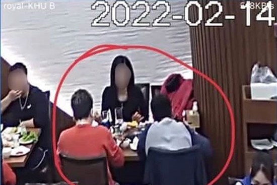 Xôn xao chuyện thanh niên đưa bạn gái đi ăn buffet hải sản ngày Valentine