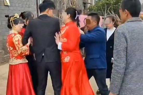 Xôn xao người yêu cũ mặc váy cưới, vác bụng bầu đến hôn lễ để cướp chú rể