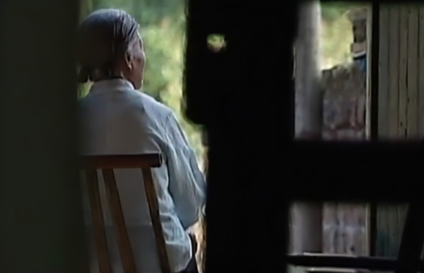 Người phụ nữ tuyệt thực 29 năm và bắt đầu uống nước sống qua ngày sau một lần gặp nhện tinh, chân tướng hé lộ bởi câu nói của con gái-3