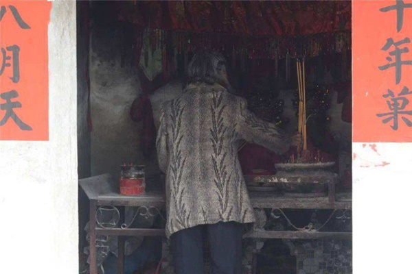 Người phụ nữ tuyệt thực 29 năm và bắt đầu uống nước sống qua ngày sau một lần gặp nhện tinh, chân tướng hé lộ bởi câu nói của con gái-5