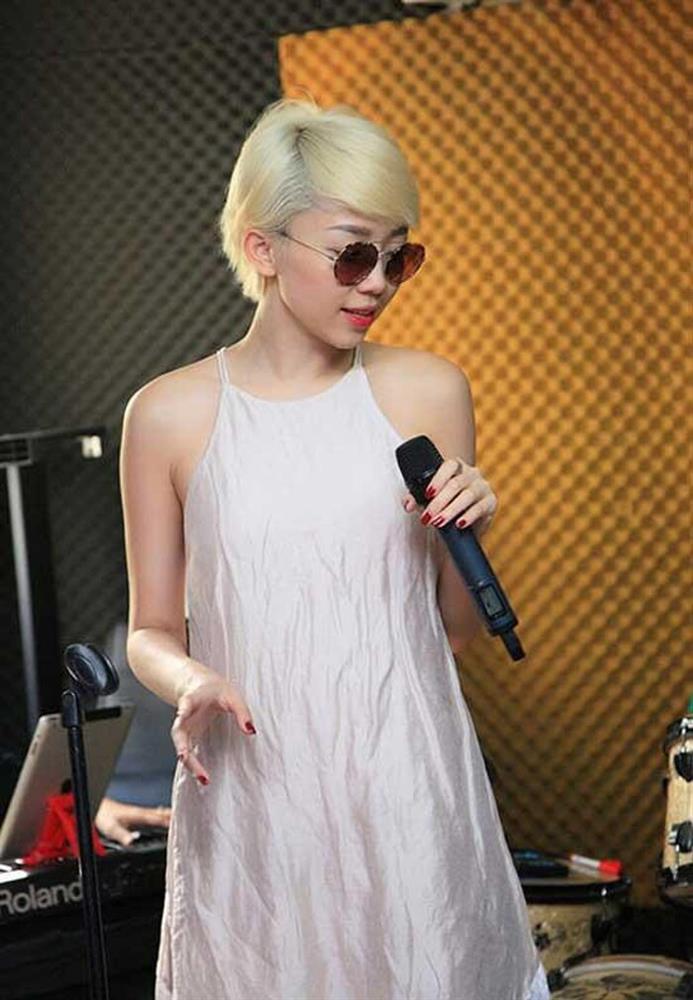 Ranh giới giữa nữ hoàng và cái bang chỉ cách nhau có một-chiếc-quần-lụa!-9