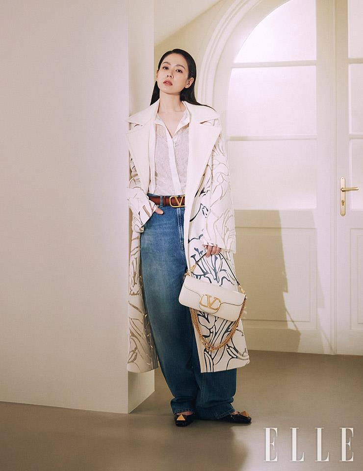 Choáng với ảnh mới của Son Ye Jin: Style chất chơi, lên đồ sặc sỡ như gái đôi mươi mới yêu lần đầu-2