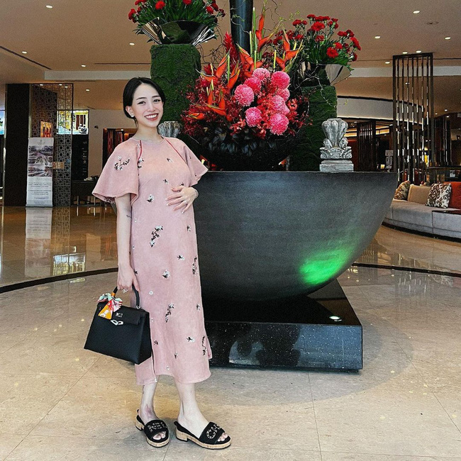 Ái nữ nhà Minh Nhựa lên đồ thế nào mà khiến dân tình cảm thán Đúng là hot mom GenZ”-7