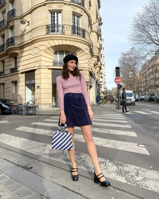 Để mặc áo len mỏng thật trẻ trung và tinh tế, hãy học 11 cách diện đồ của gái Pháp-2