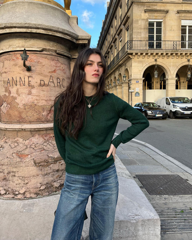Để mặc áo len mỏng thật trẻ trung và tinh tế, hãy học 11 cách diện đồ của gái Pháp-7