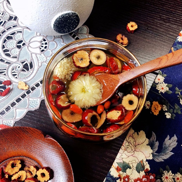 Ăn táo mỗi ngày, không lo gặp bác sĩ: Kết hợp với 3 thứ có ngay trà chống lão hóa, uống đều giúp ngủ sâu, nhan sắc chị em sang trang-3