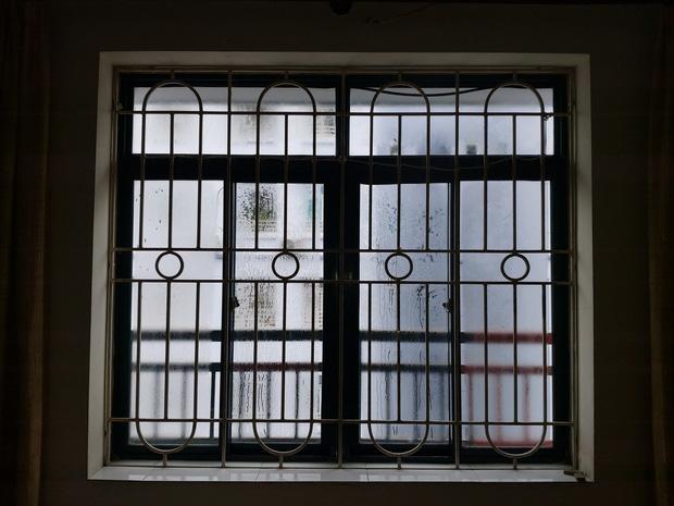 Người Hà Nội phát điên với đặc sản trời nồm: Đồ vật trong nhà đều toát mồ hôi hột, đi không cẩn thận liền ngã sấp mặt vì nền nhà ướt sũng nước-6