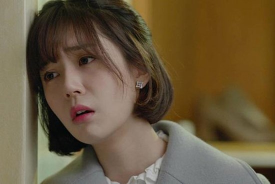 Về chơi nhà bạn trai, tôi bật khóc khi nhìn thấy mẹ đẻ hì hụi rửa 20 mâm bát phía sau nhà