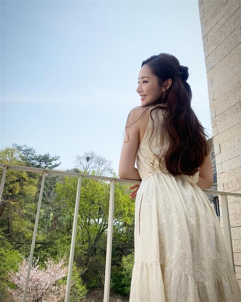 Cứ ngắm Park Min Young sẽ ra ngay kiểu tóc hack tuổi cực khéo cho nàng tuổi 35-5