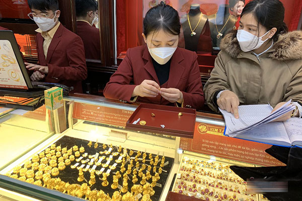 Giá vàng hôm nay 20/2: Vàng vượt đỉnh, trên 63 triệu đồng/lượng-2