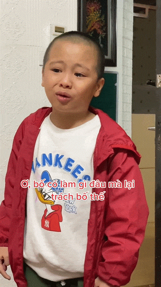 Bé trai ấm ức vì bố chỉ nhẹ nhàng với mỗi mẹ còn quát con ầm ầm, dân tình trách Nóc nhà vững quá làm ông bố phải vội vàng giải thích-1