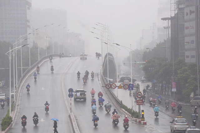 Trời chuyển rét đậm kèm mưa lớn, Hà Nội và các tỉnh miền Bắc bước vào chuỗi ngày thời tiết rất xấu-1