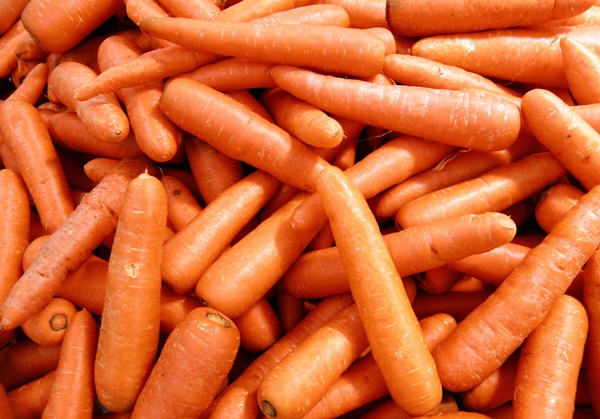 Mua cà rốt nên chọn loại sạch bóng hay còn dính đất? Hóa ra có một sự khác biệt lớn, ai cũng có thể nhầm-3