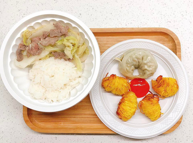 Thực đơn chăm F0 Covid của mẹ đảm Hà Nội: Bữa nào cũng ngon đẹp, không thiếu món gì kể cả bún đậu mắm tôm-6