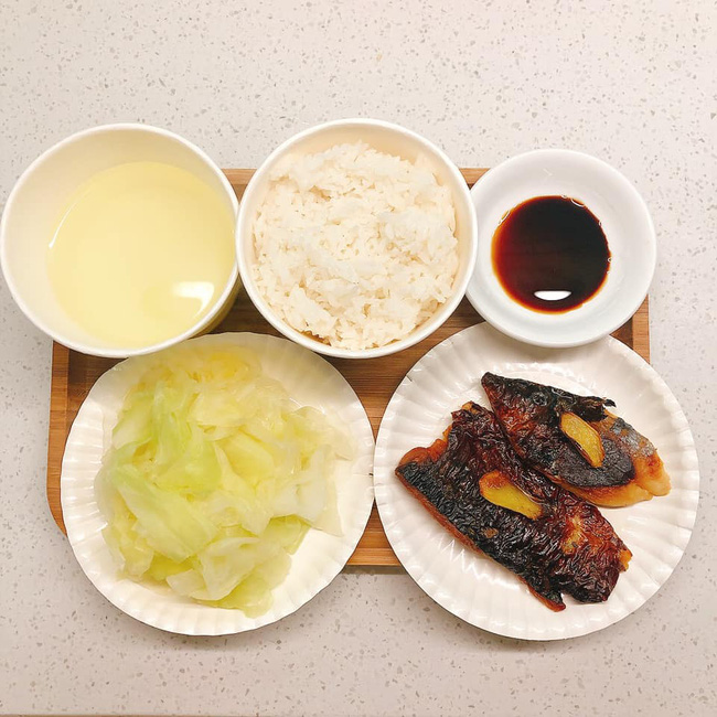 Thực đơn chăm F0 Covid của mẹ đảm Hà Nội: Bữa nào cũng ngon đẹp, không thiếu món gì kể cả bún đậu mắm tôm-8