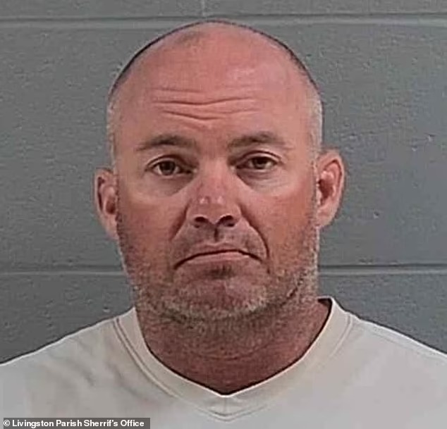 Nữ giáo viên bị bắt vì hành động biến thái kinh tởm với học sinh, cảnh sát điều tra phát hiện loạt tội danh khiến dư luận căm phẫn-2