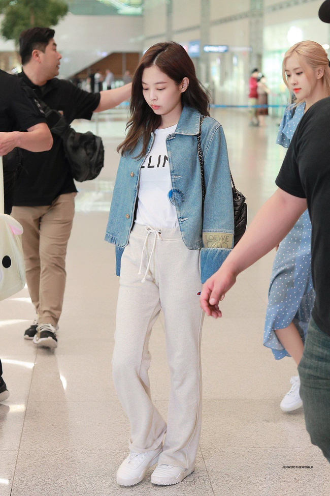Chỉ cao 1m63, Jennie vẫn mặc quần ống rộng tuyệt đẹp và tôn dáng-2