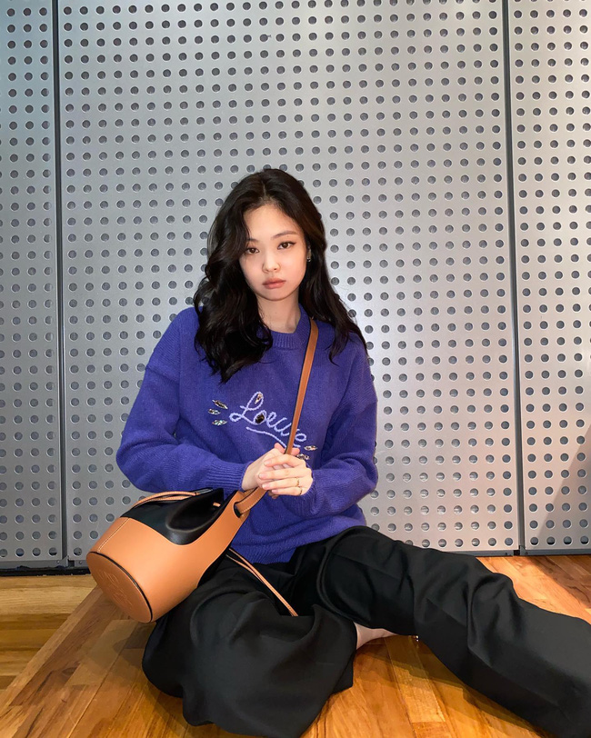 Chỉ cao 1m63, Jennie vẫn mặc quần ống rộng tuyệt đẹp và tôn dáng-7