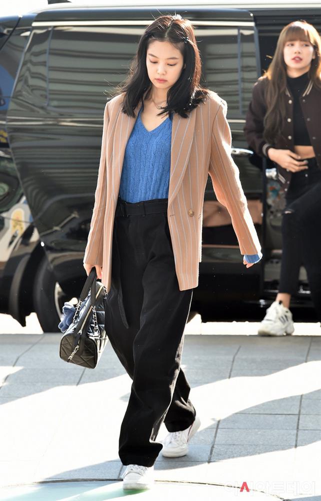 Chỉ cao 1m63, Jennie vẫn mặc quần ống rộng tuyệt đẹp và tôn dáng-10