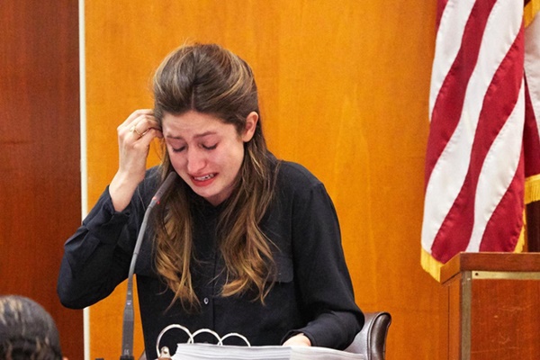 Thiên kim tiểu thư danh giá bậc nhất thế giới bị vạch trần là hàng fake với chiêu trò đầy tinh vi, đến cuối cùng vẫn chưa chịu thoát vai diễn-5